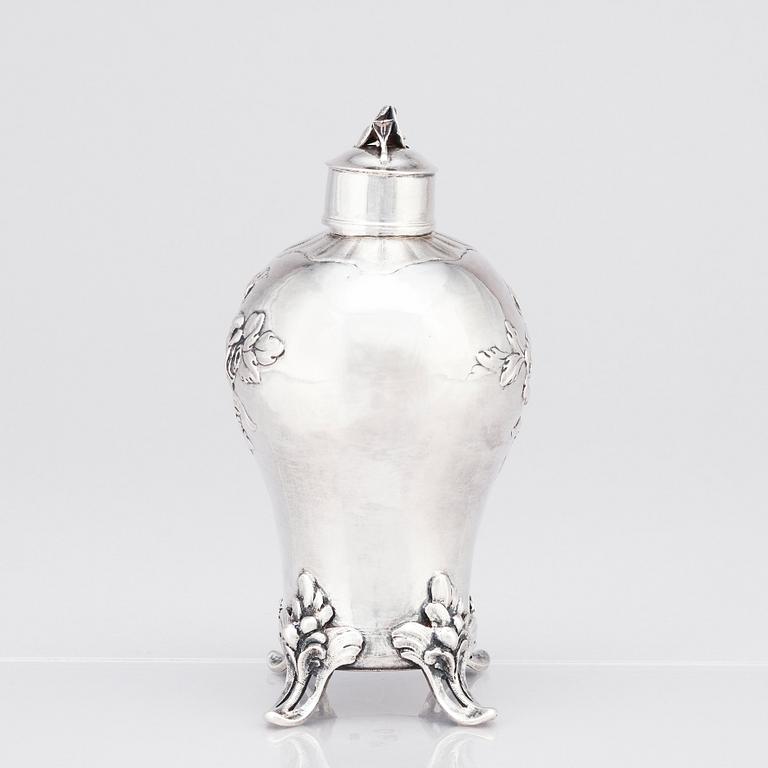 A Swedish 18th century silver tea caddy, marks of Erik Niklas Thomé, Stockholm 1771.