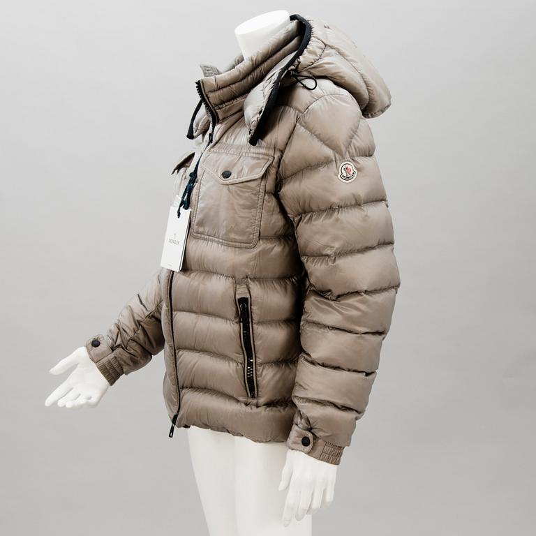 Moncler Edward Down JACKET in size 3.