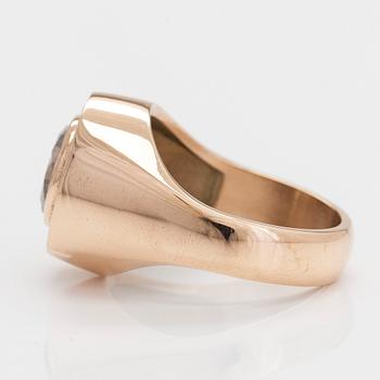 Ring, 14K guld, med briljantslipade diamanter totalt ca 4.80 ct. Jarkko Perälä, Vasa. Med SJL- intyg.