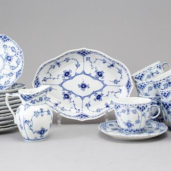 ROYAL COPENHAGEN, kaffeservis, 16 delar, porslin. "Musselmalet" Halvblonde, Danmark, 1900-talets andra hälft.