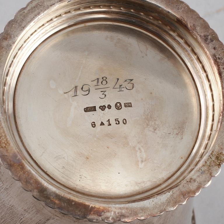 SILVERBÄGARE, otydlig mästarstämpel, Stockholm, 1939, vikt 275 g.