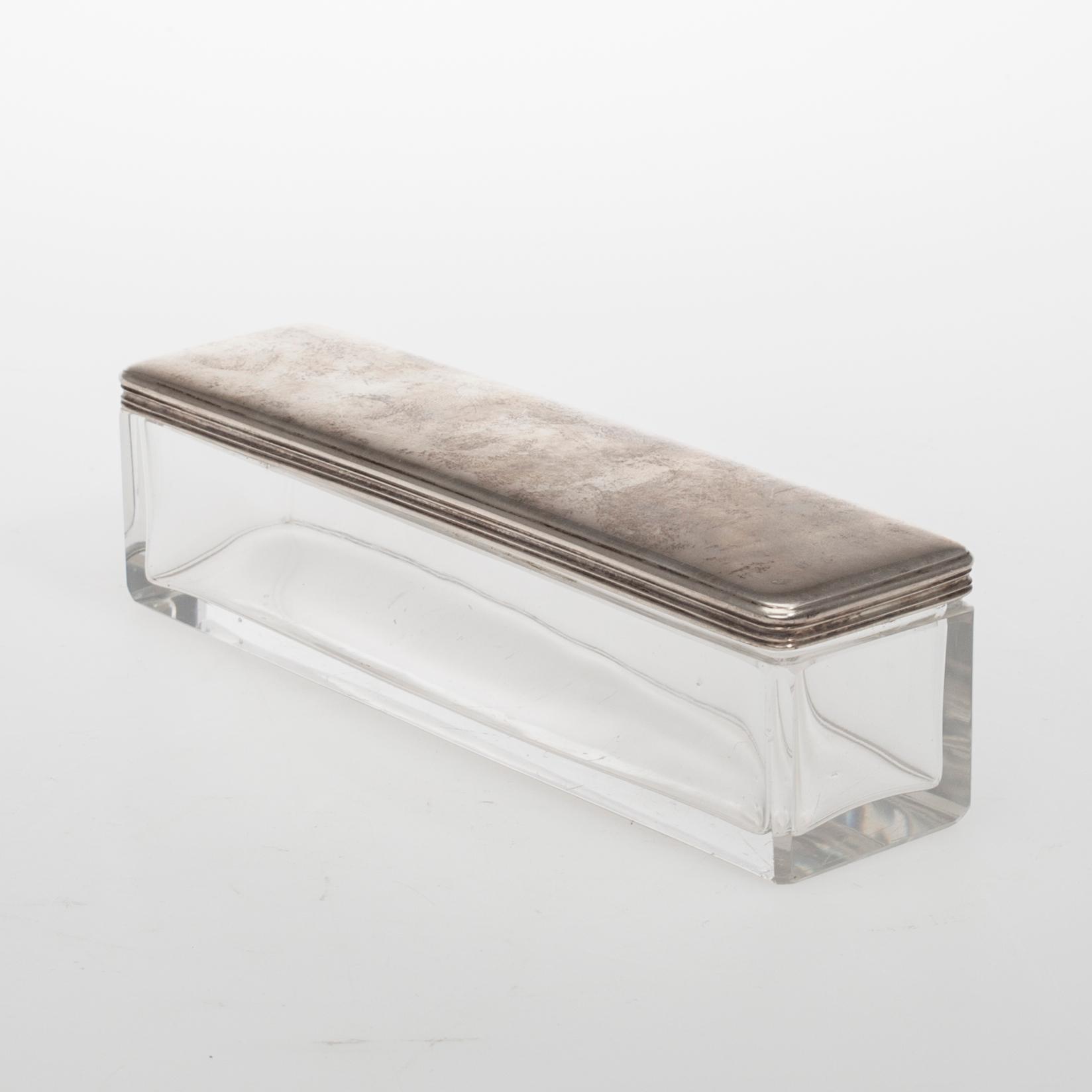 TOILETTESKRIN, Ryssland, S:t Petersburg, ca 1900, silver och glas.