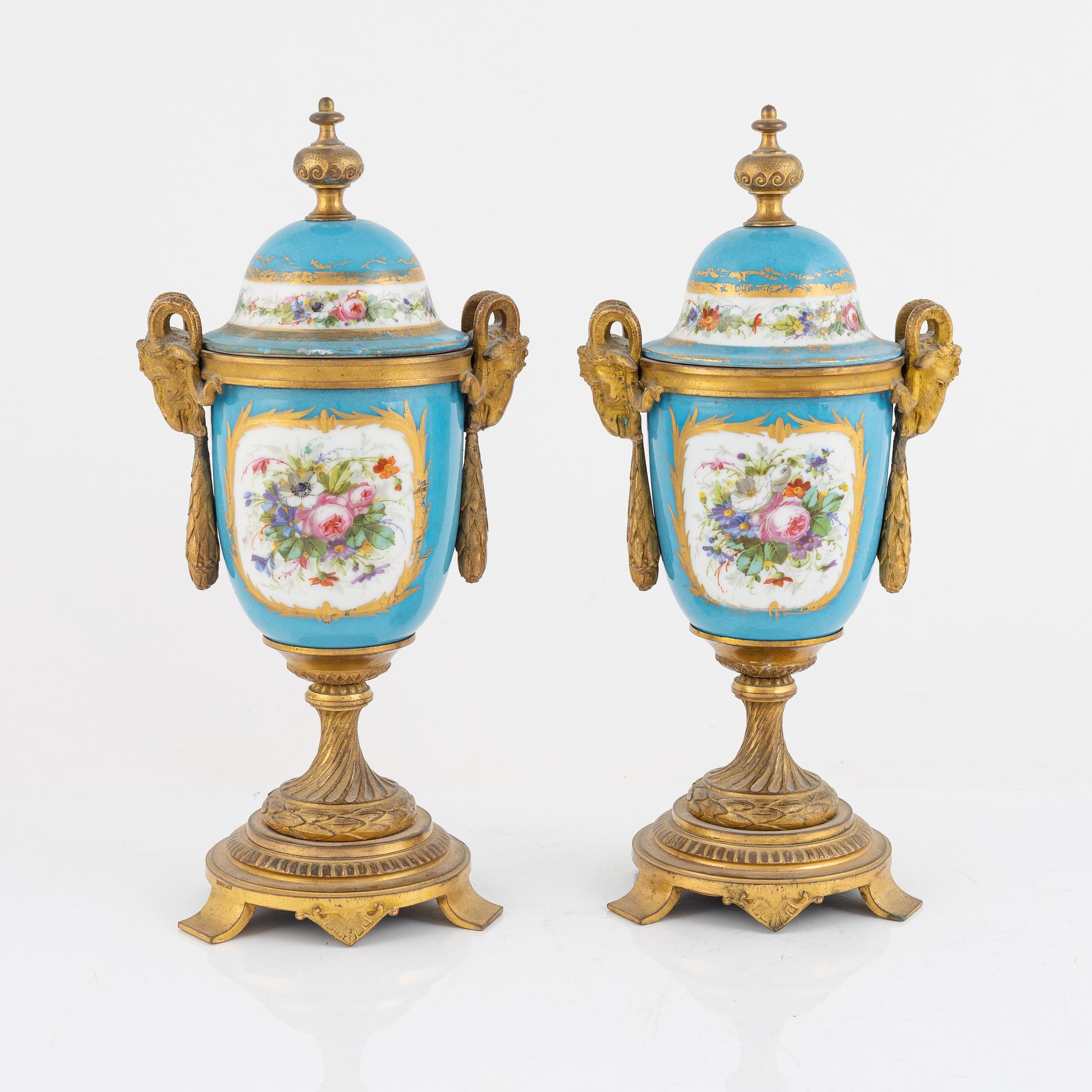 Bordsgarnityr, 5 delar, Louis XVI-stil, Frankrike, 1800-talets andra hälft.