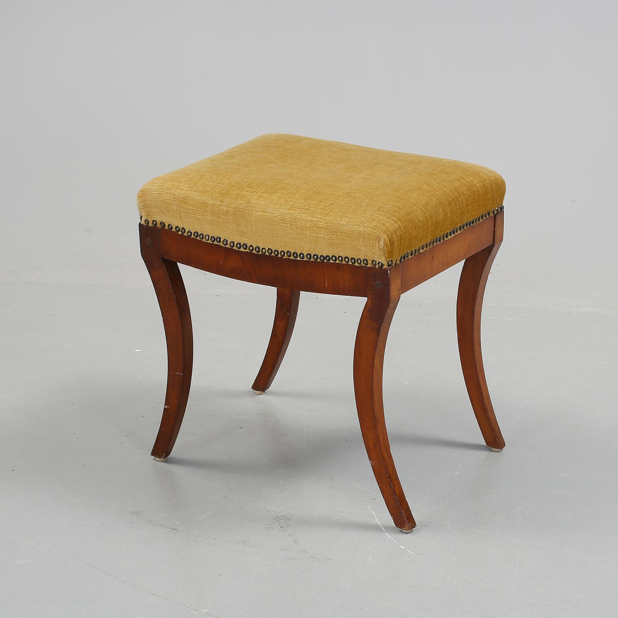 TABURETT, Karl Johan, 1800-talets första hälft.