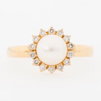 A RING, cultured pearl, brilliant cut diamonds, 18K gold.