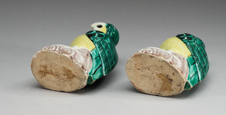 A pair of two green and yellow glazed parrots, Qing dynasty, Jiaqing (1796-1820).