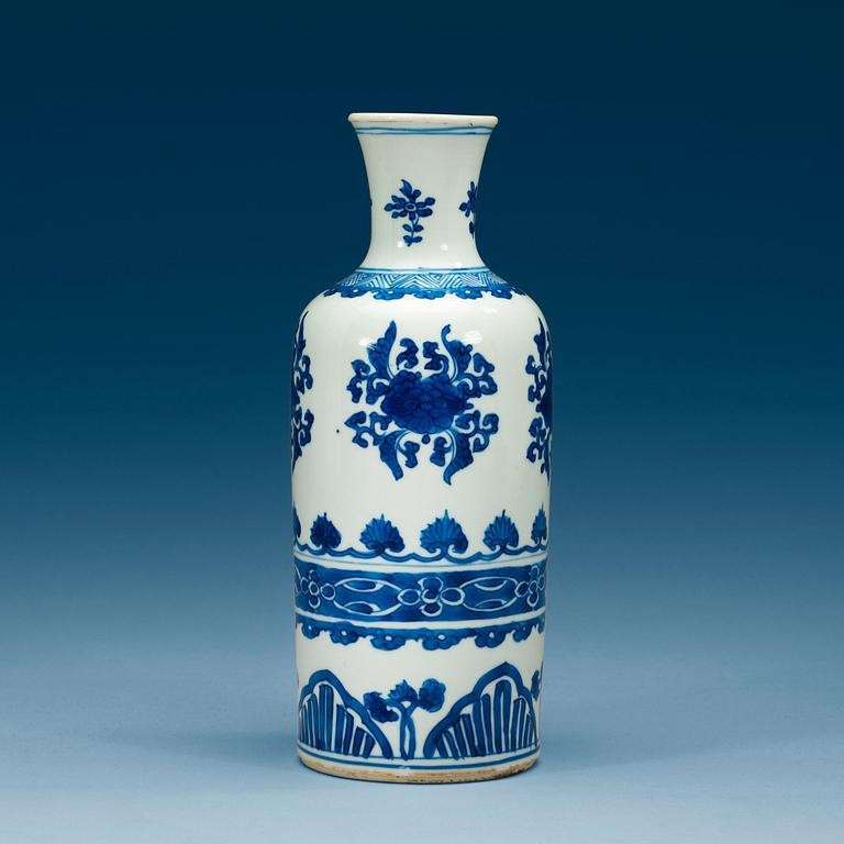 A blue and white flask, Qing dynasty, Kangxi (1662-1722).