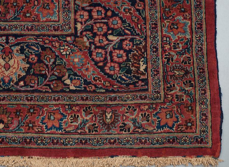 SEMIANTIK MOUD. 445,5 x 332 cm.