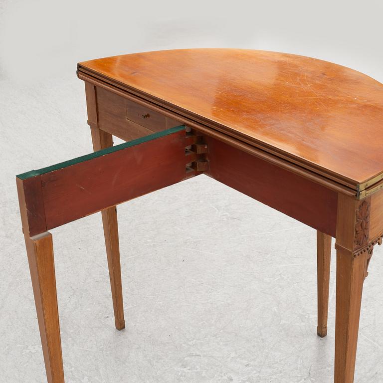 A late Gustavian card table, from around the year 1800.