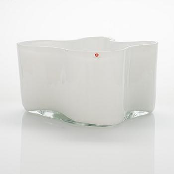 Alvar Aalto, a '3031' vase signed Alvar Aalto.
