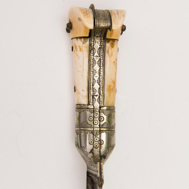 An Indo-persian Pesh-kabz dagger, 1800/1900s.