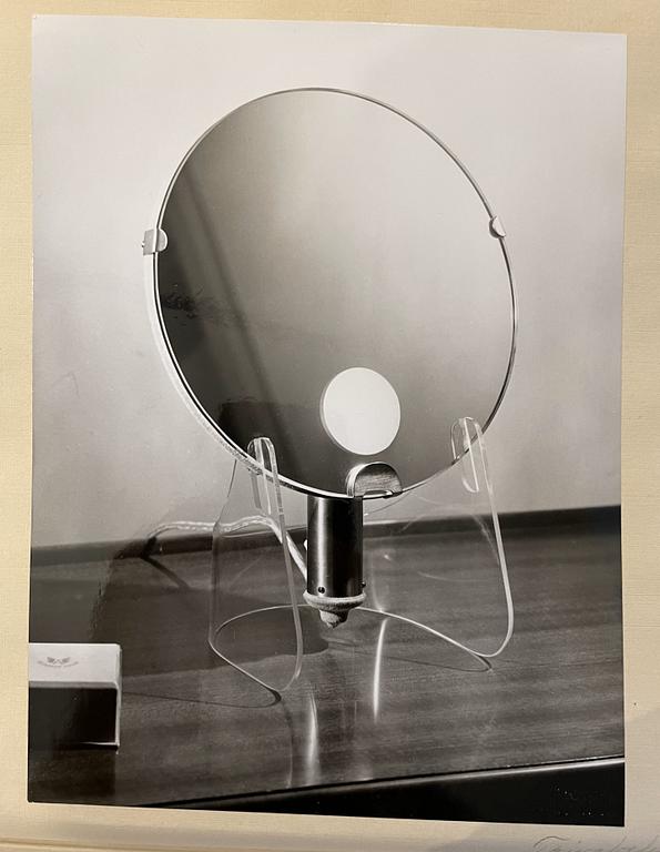 Bertil Brisborg, bordsbelysning med spegel, modell "532-013" ur Triva-serien, Nordiska Kompaniet, 1950-tal.