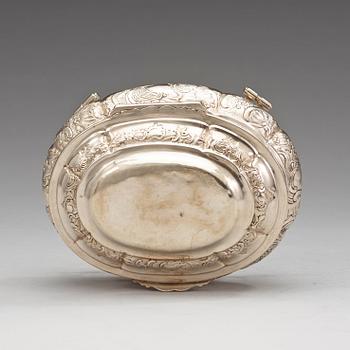 A Russian mid 18th century silver sugar-box, marks of Jakow Semenow Maslennikow, Moscow 1757.