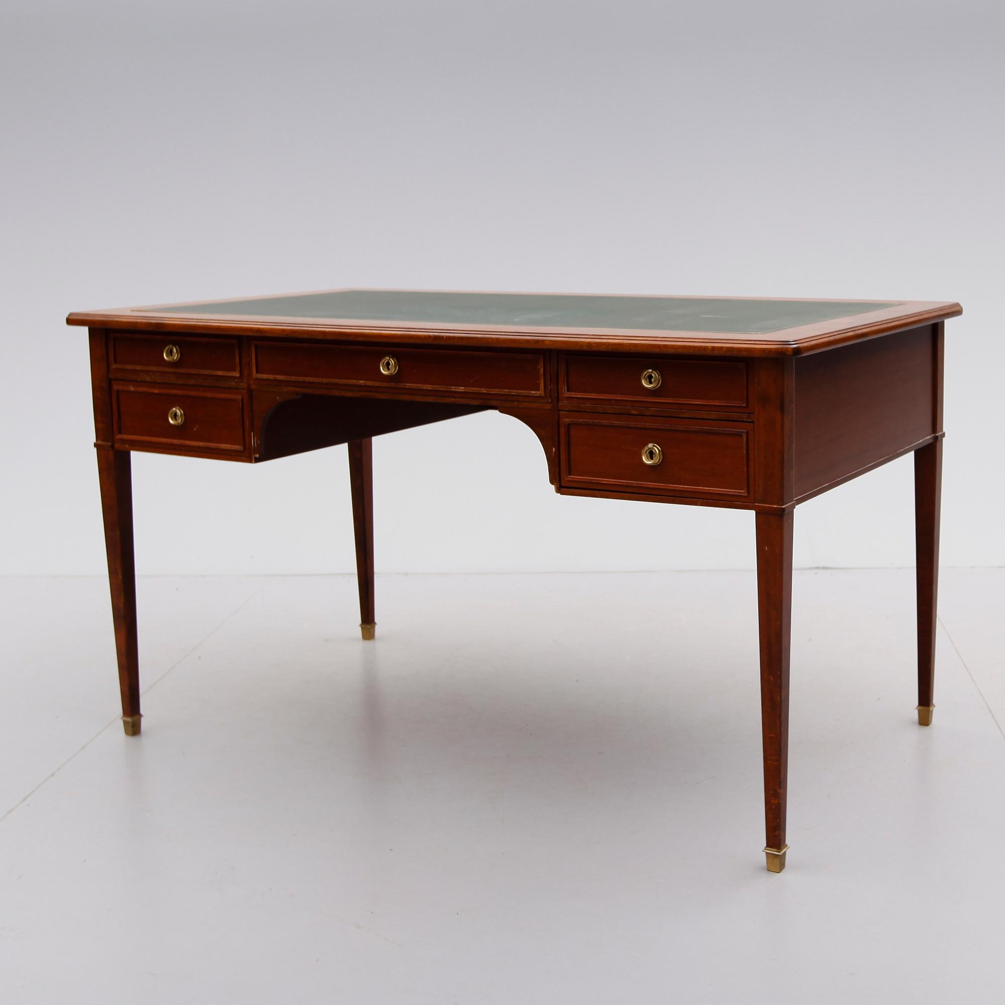 SKRIVBORD, gustaviansk stil, 1900-talets andra hälft.