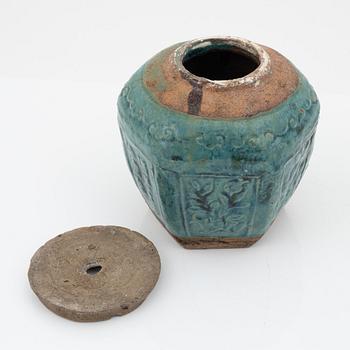 A tea caddy, a jar and a serving dish, Qing dynasty, 18th/19th Century.