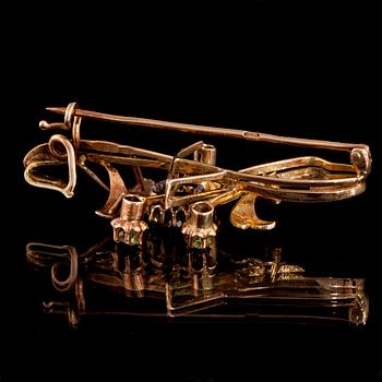 BROSCH, 14 K guld samt demantoidgranater, ryska stämplar. Vikt 5,1 g.