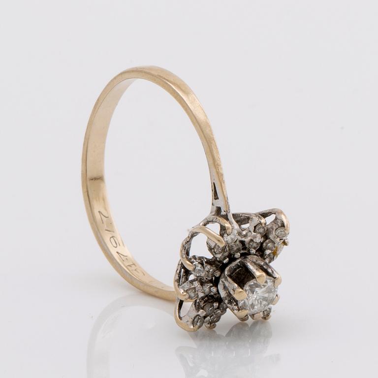 RING 18K whitegold 1 brilliant-cut diamond approx 0,25 ct and single-cut diamonds.