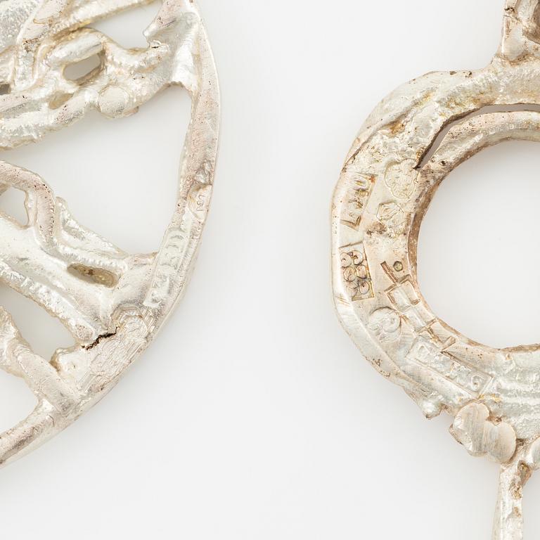 Lars Arby, ett armband och sex hängen samt en halsring, silver, med emalj.