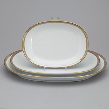SERVISDELAR, ca 79 delar + 3, Königliche Porzellan-Manufaktur, Berlin. 1900-talets första hälft.