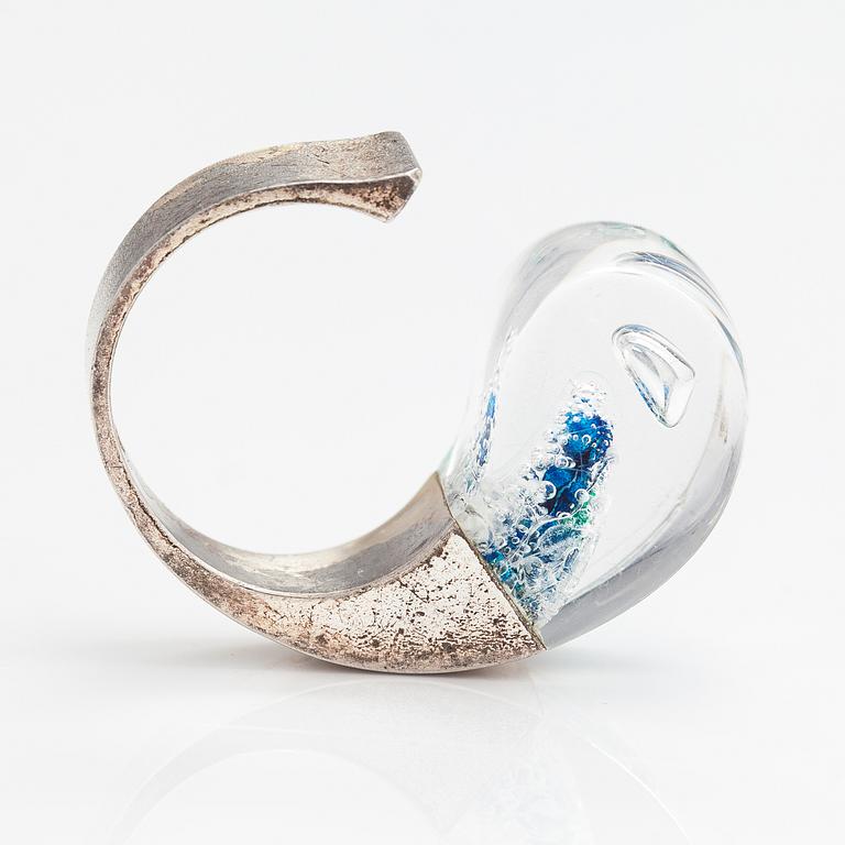 Björn Weckström, Ring "Mikroner", sterlingsilver, akryl. Lapponia 1974.