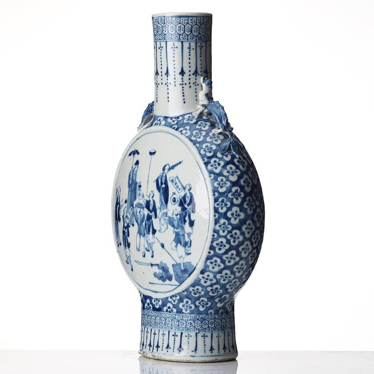 A blue and white moon vase, Qing dynasty, 19th Century.