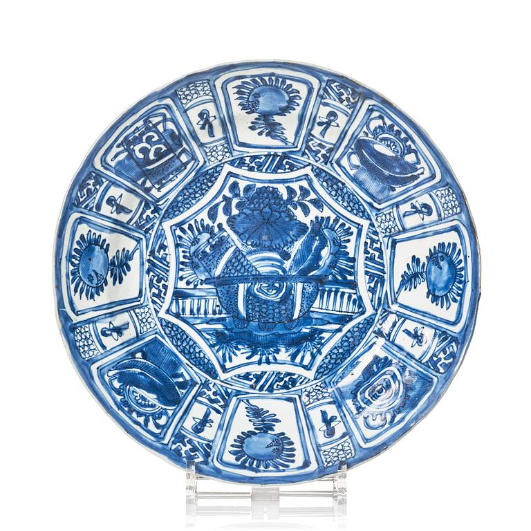 A blue and white kraak dish, Ming dynasty, Wanli (1572-1622).