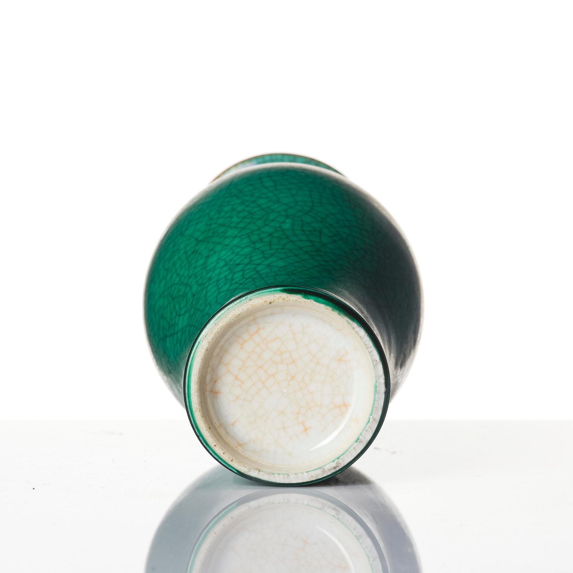 An apple green crackle-glazed vase, Qing dynasty, 18th century.