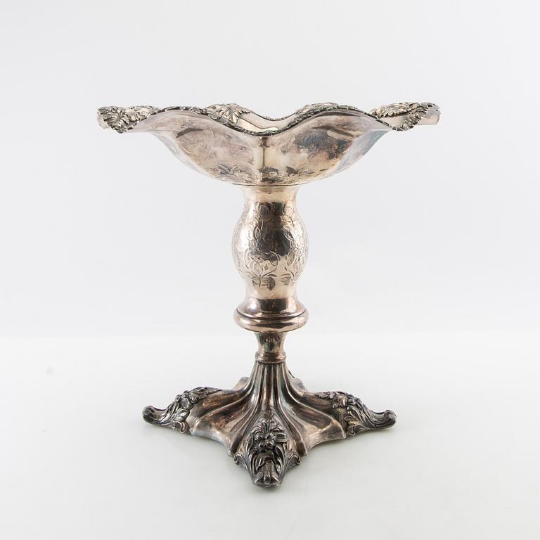 Goblet on foot, Rococo style, first half/mid 20th century, silver plate.