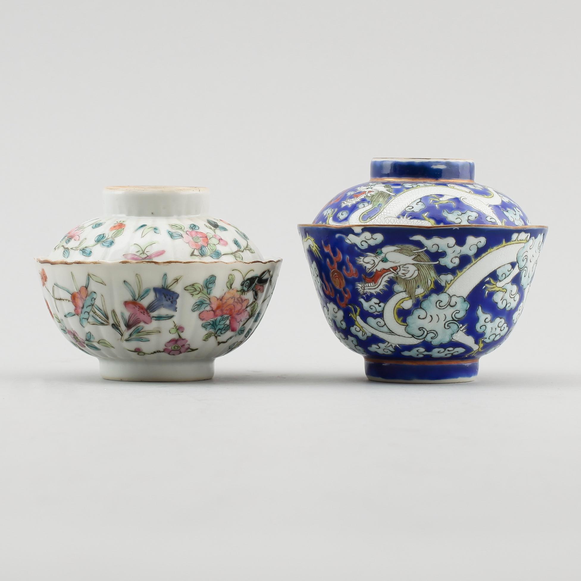 SKÅLAR MED LOCK, 2 st, porslin, Kina, 1900-tal.