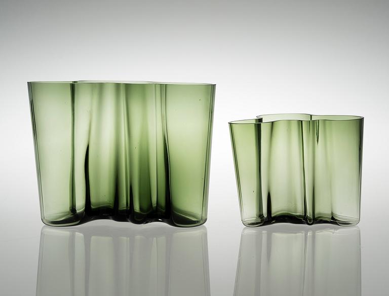 ALVAR AALTO, MALJAKOITA, 2 kpl, "Savoy", Iittala 1986 ja 1988. Signeerattu ja numeroitu.