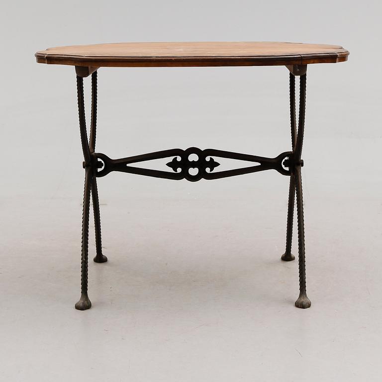 BORD, 1900-talets första hälft.