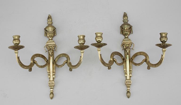 APPLIQUER, ett par, mässing, Louis XVI-stil, 1900-talets första hälft.