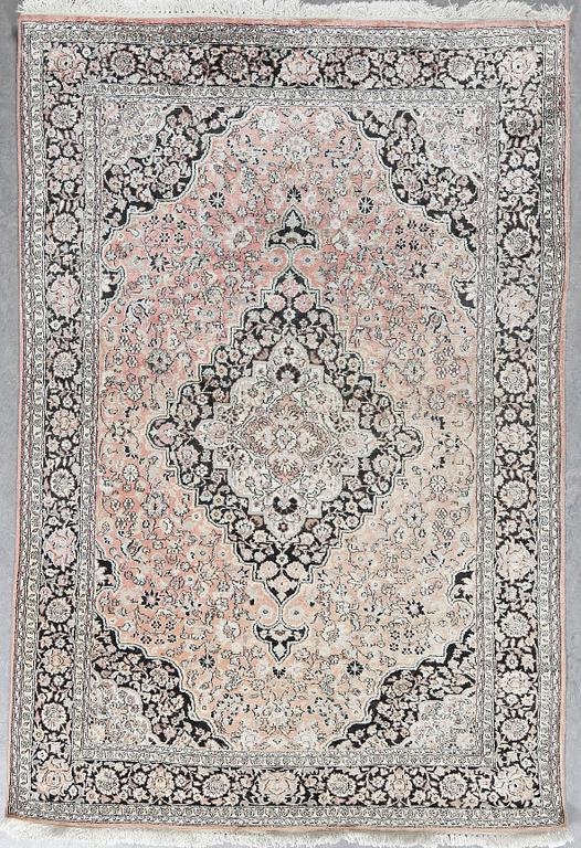 MATTA, Kashmir, ca 217x148 cm.