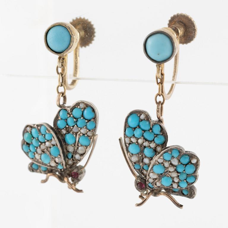 Brooch/pendant and earrings, in the form of butterflies, silver with turquoises and pearls.
