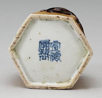 A yellow and brown glazed biscuit brush washer with curling dragon, Kangxi (1664-1722), with Xuande four character mark.