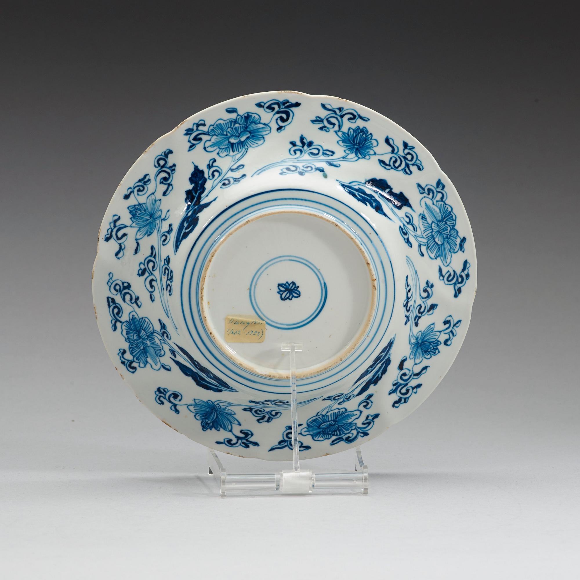 A blue and white charger, Qing dynasty, Kangxi (1662-1722).