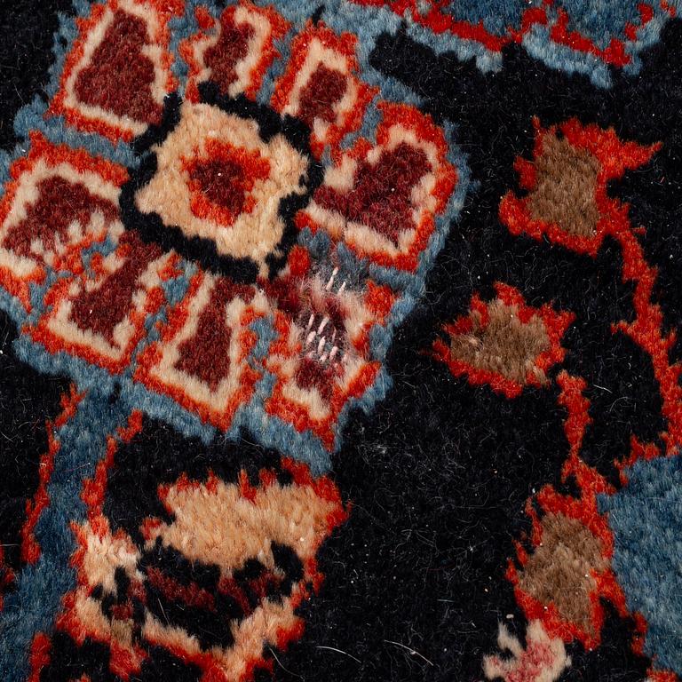 Rug, oriental, approx. 247 x 153 cm.