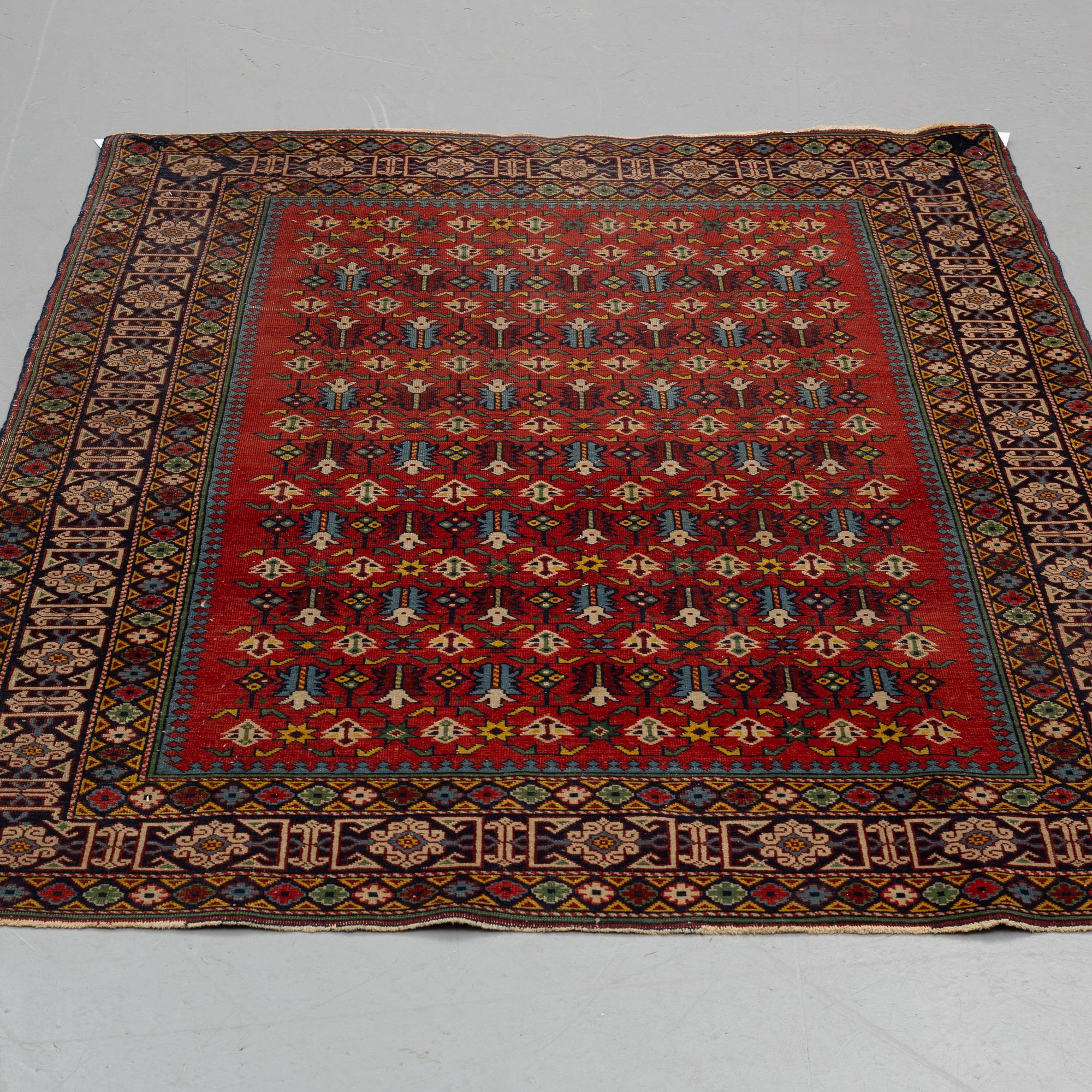 MATTO, a semi-antique Ardebil, ca 182,5 x 130,5 cm.