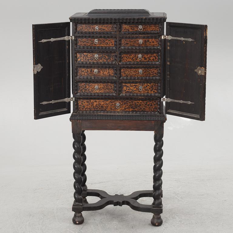 Kabinettsskåp, Barock, 1700-talets början.