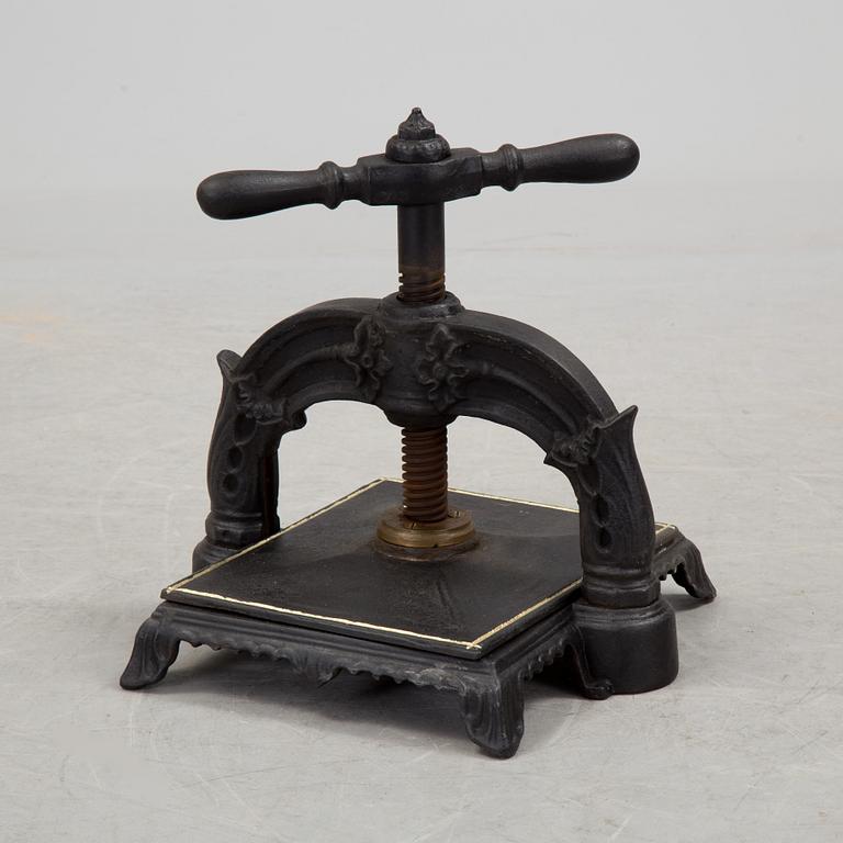 A cast iron bookbinders press from around year 1900.
