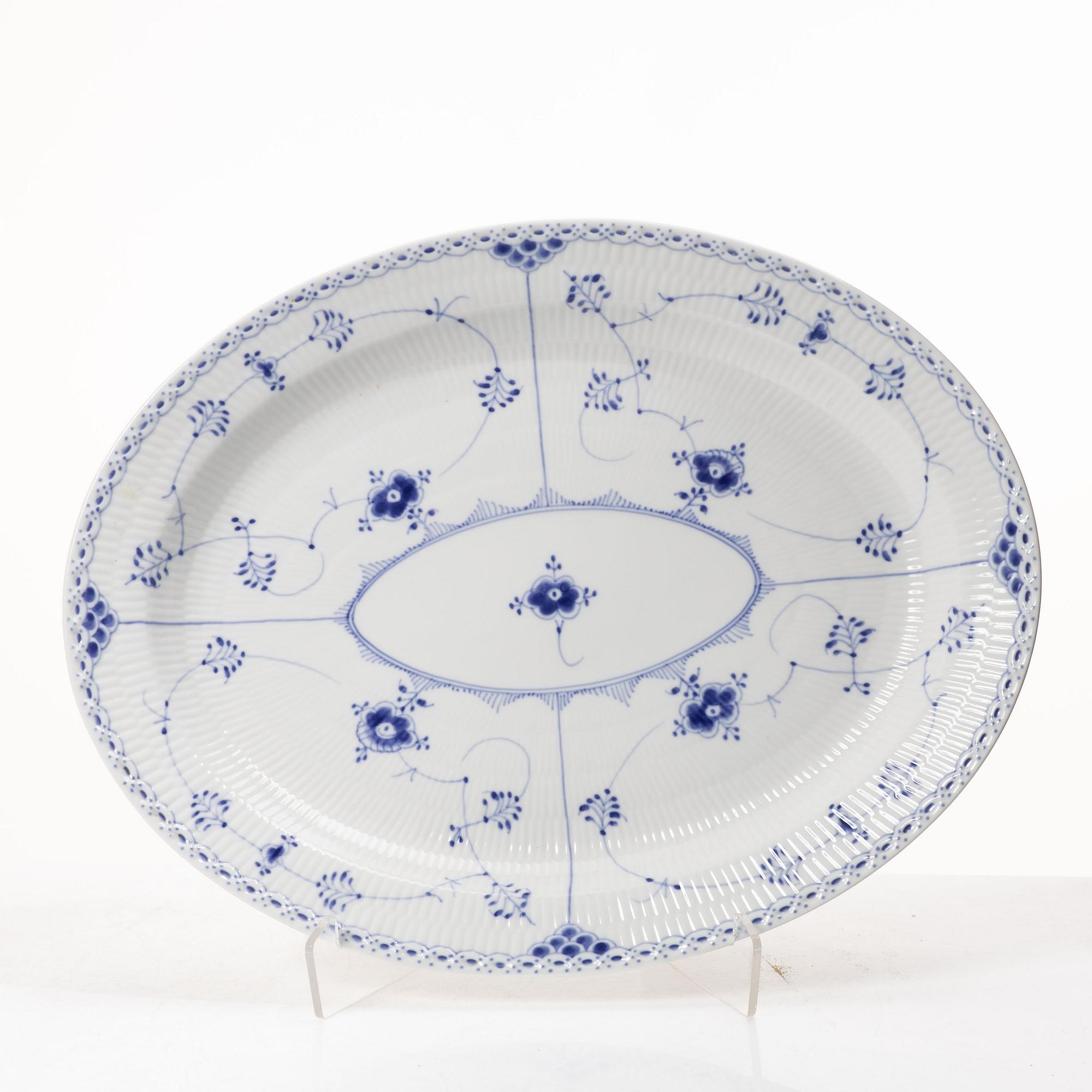Royal Copenhagen, Dinner service, 31 pieces, “Musselmalet Halvblonde”, Denmark.