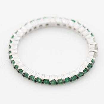 Ring in 18K white gold with brilliant-cut diamonds and emeralds.