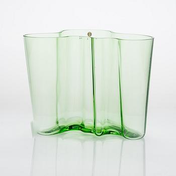 Alvar Aalto, A glass vase, model 3030. Signed Alvar Aalto Iittala.