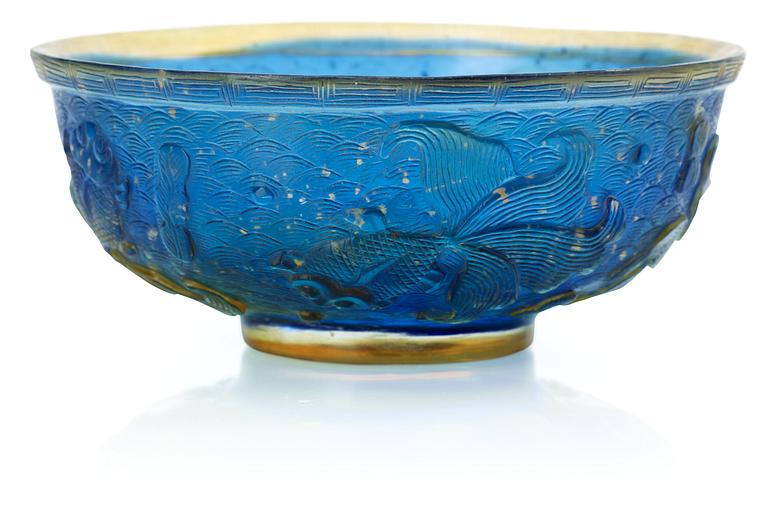 A gold splashed glass bowl, Qing dynasty with seal mark.