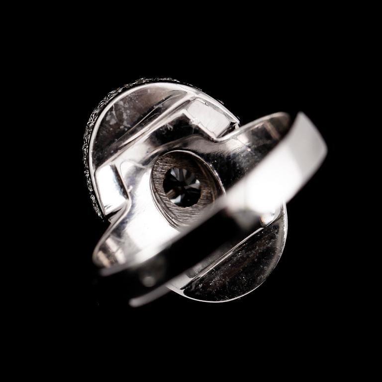 RING, 18 k vitguld, briljantslipade diamanter tot ca 1.95 ct.