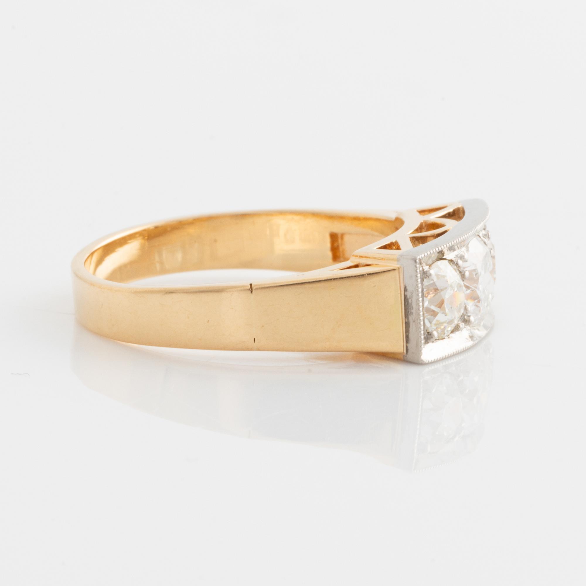 Ring in 18K gold with old-cut diamonds.