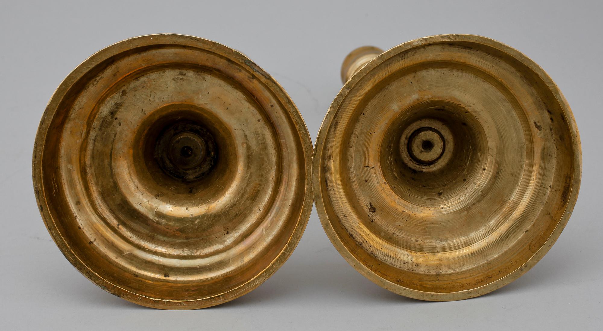 LJUSSTAKAR, ett par, mässing, senempire, 1800-talets mitt.