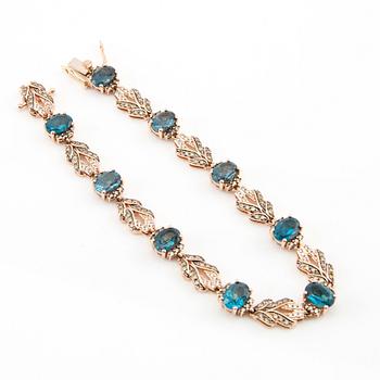 Bracelet in 14K rose gold with round brilliant-cut diamonds and oval faceted topazes, LeVian.