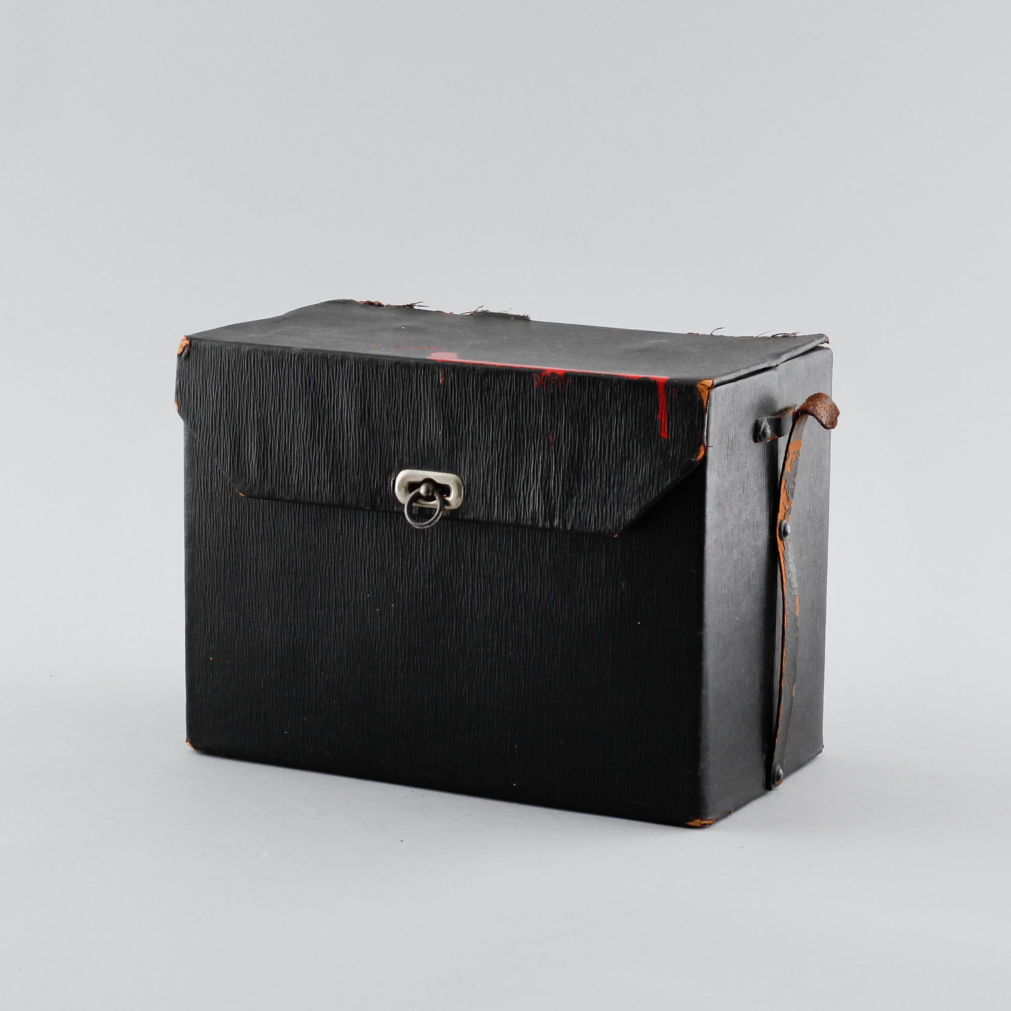 A foldable camera by Dr. Lüttke & Arndt Wandsbek, Germany, first half of the 20th century.