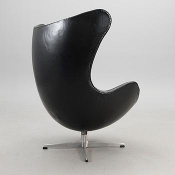 ARNE JACOBSEN, nojatuoli "Ägget/ The Egg Chair", Arne Jacobsen, Fritz Hansen, Tanska 1960-luku.